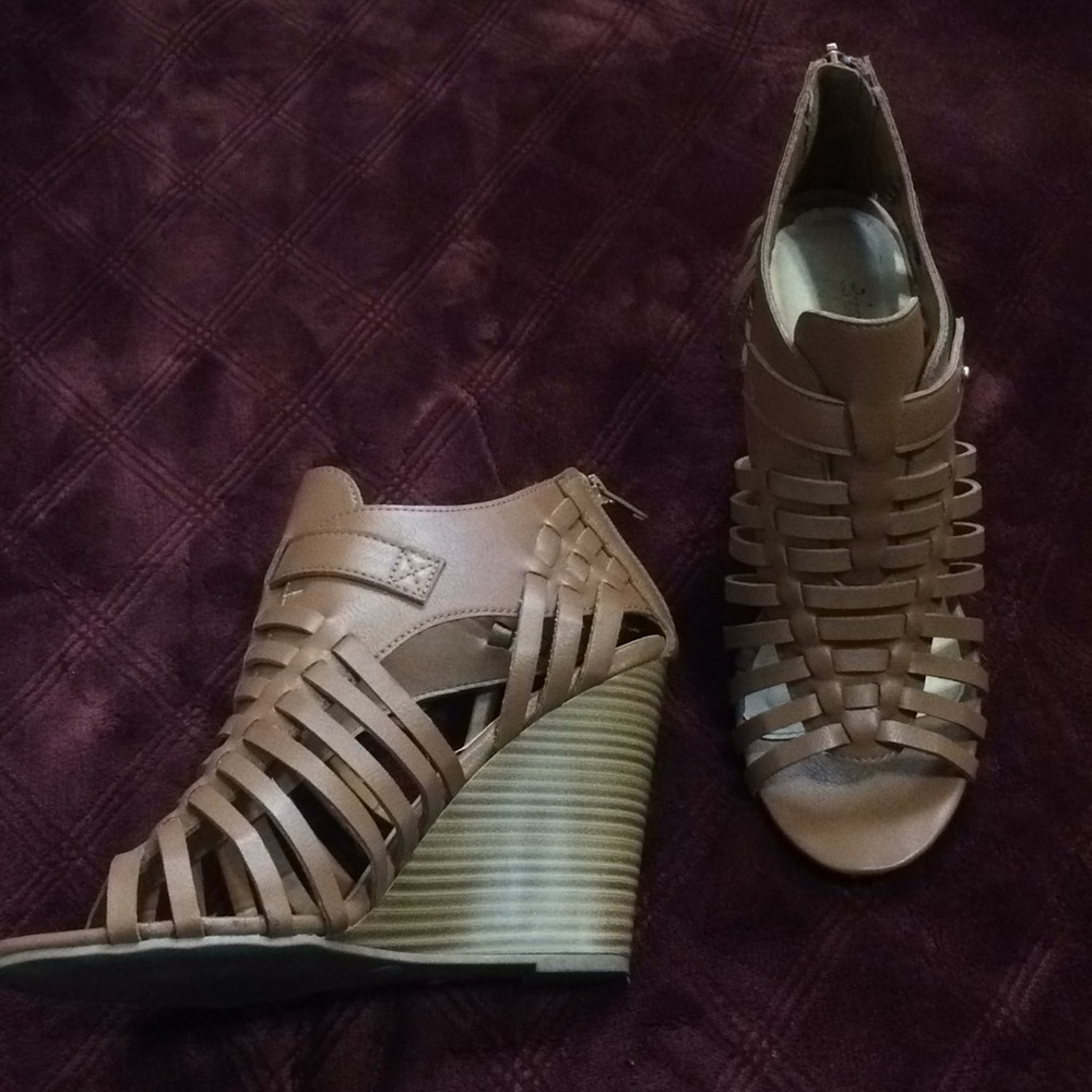 Taupe gladiator sandals with a wedged heel